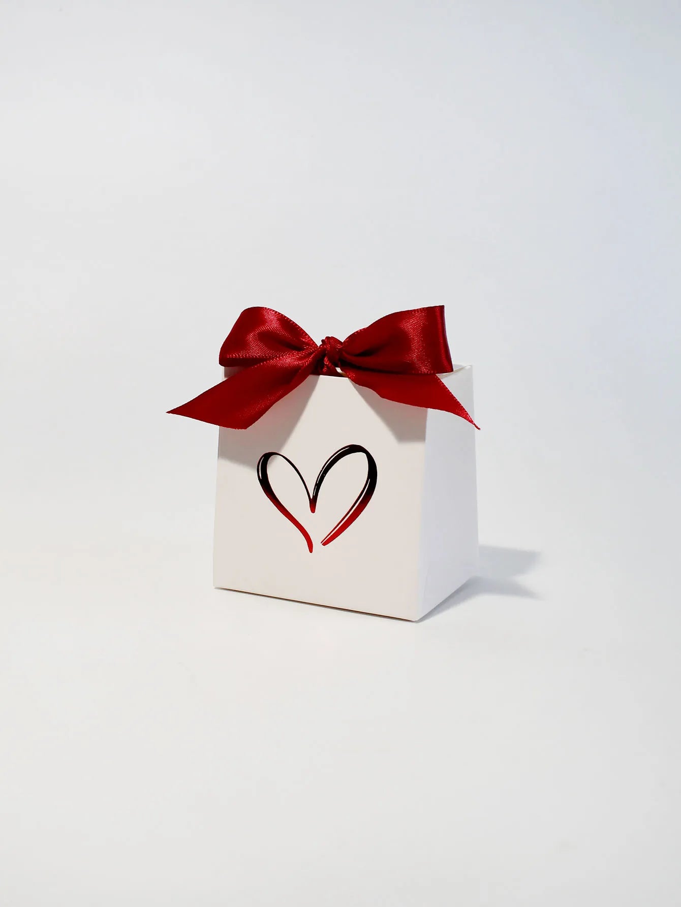 10/20/50pcs Valentine's Day mini candy box and holiday gift box, decorated with hot stamping hearts, creating a festive atmosphe