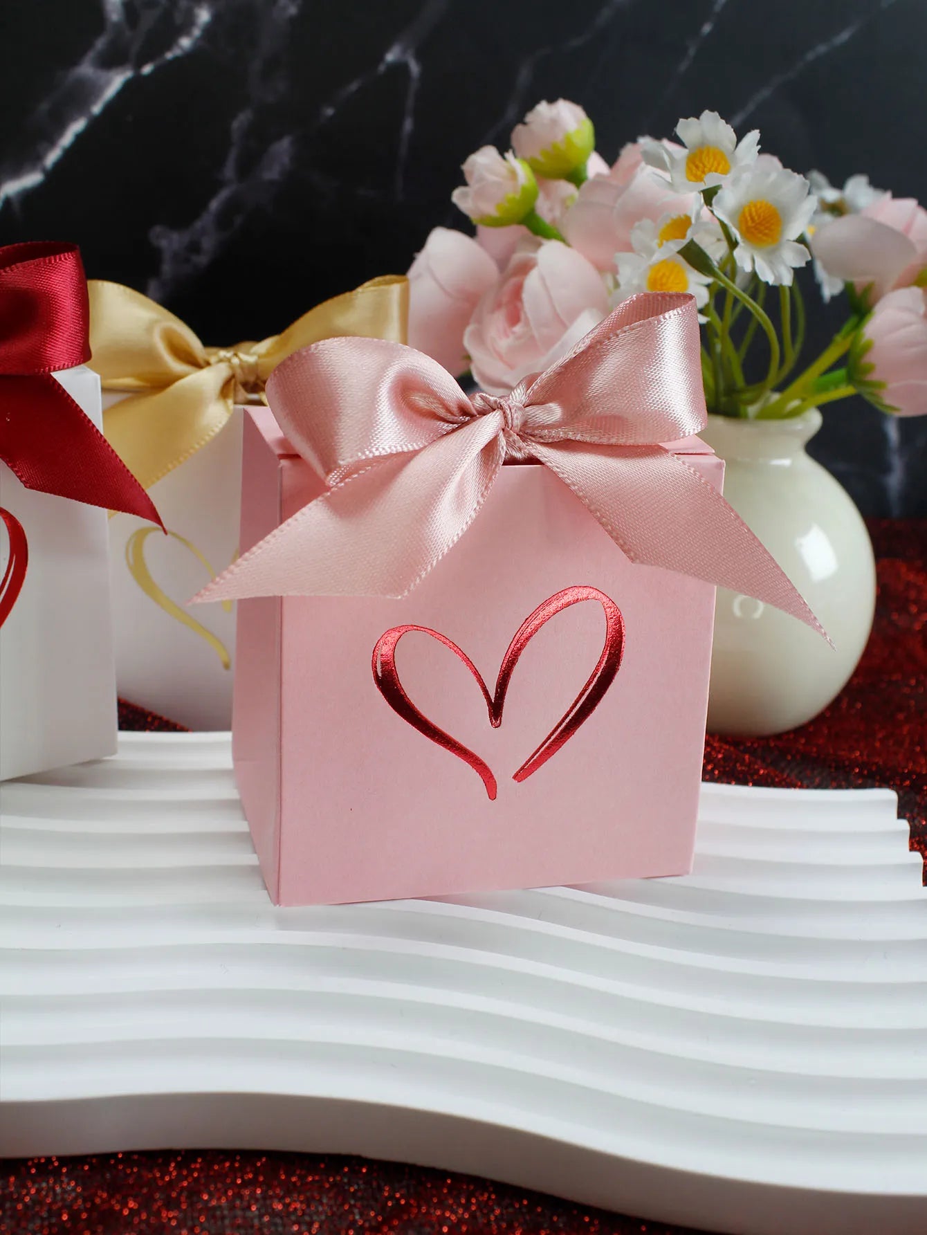 10/20/50pcs Valentine's Day mini candy box and holiday gift box, decorated with hot stamping hearts, creating a festive atmosphe