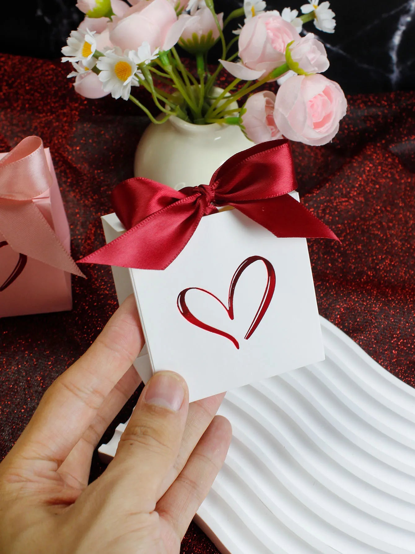 10/20/50pcs Valentine's Day mini candy box and holiday gift box, decorated with hot stamping hearts, creating a festive atmosphe